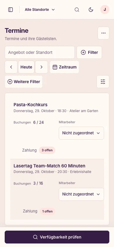 Buchungen des fiktiven Betriebs auf einem Smartphone